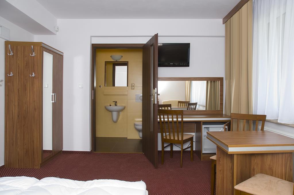 Adamar Jastrzebia Gora Bed & Breakfast 部屋 写真